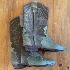 Chilis Woman’s 7.4 Cowboy Boots.